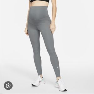 Nike One
Women's High-Waisted Leggings (Maternity)